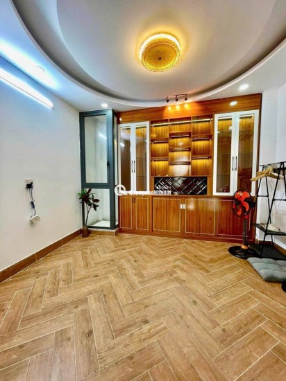 Cần ra gấp căn nhà Quận 12 (cũ) gần ngay Quốc Lộ 1A, DT 50m2, hẻm ô tô, giá 8.xx tỷ TL